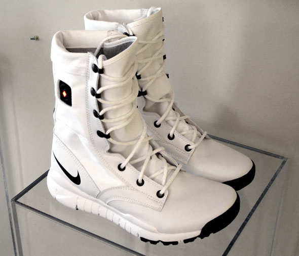 nike boots canada